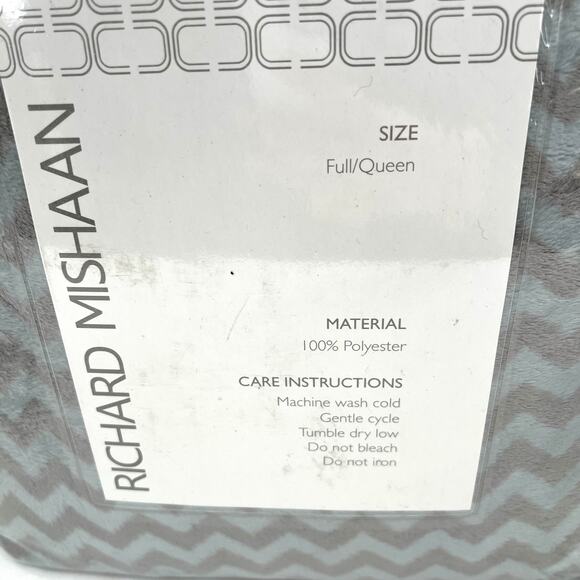 Richard Michaan Queen / Full fleece zigzag chevron soft plush blanket - Picture 4 of 6